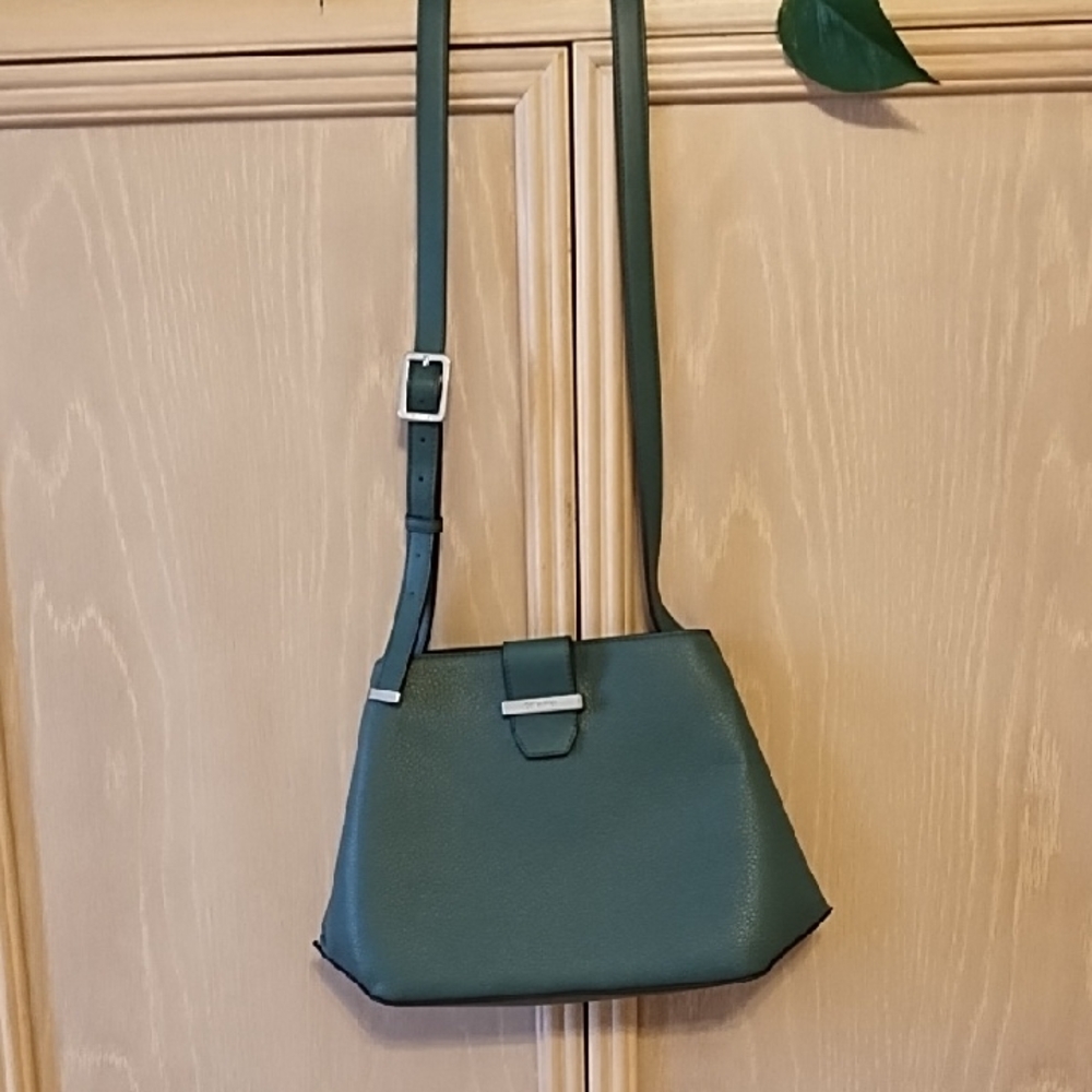 Calvin Klein Elegant Green Faux Leather Shoulder Bag